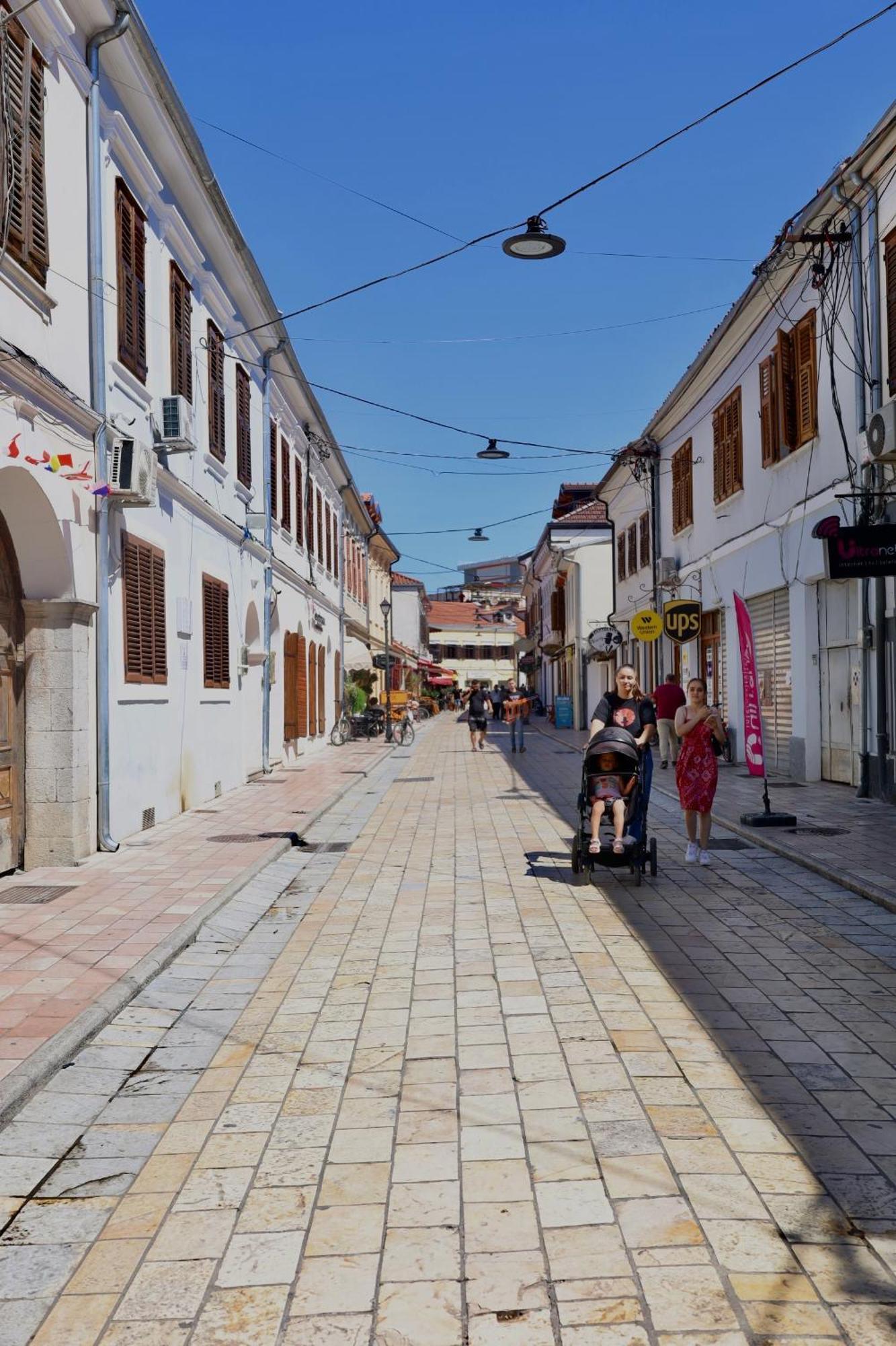 City Nest Shkodër エクステリア 写真